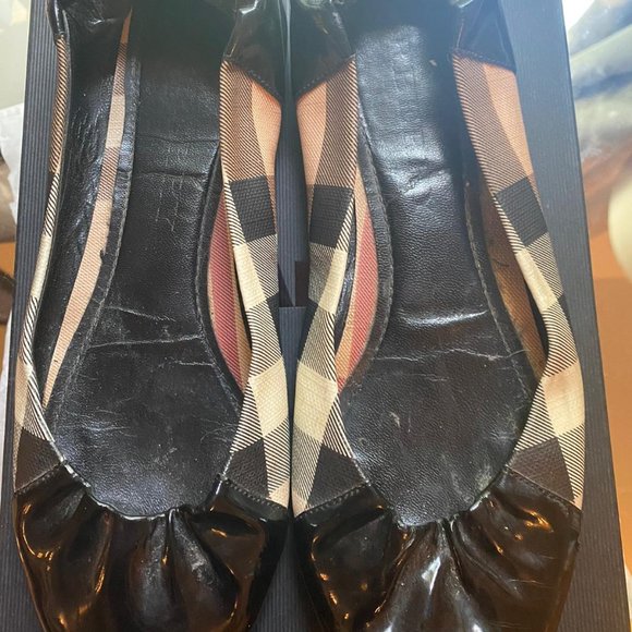 Burberry Flats - Picture 1 of 3